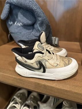Nike LeBron Witness Basketball Shoes Toddler Size 9C